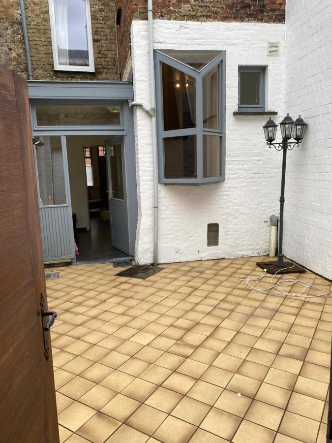 Large 3 Bedroom House With Terrace In The Center Of Bruges Hébergement de vacances